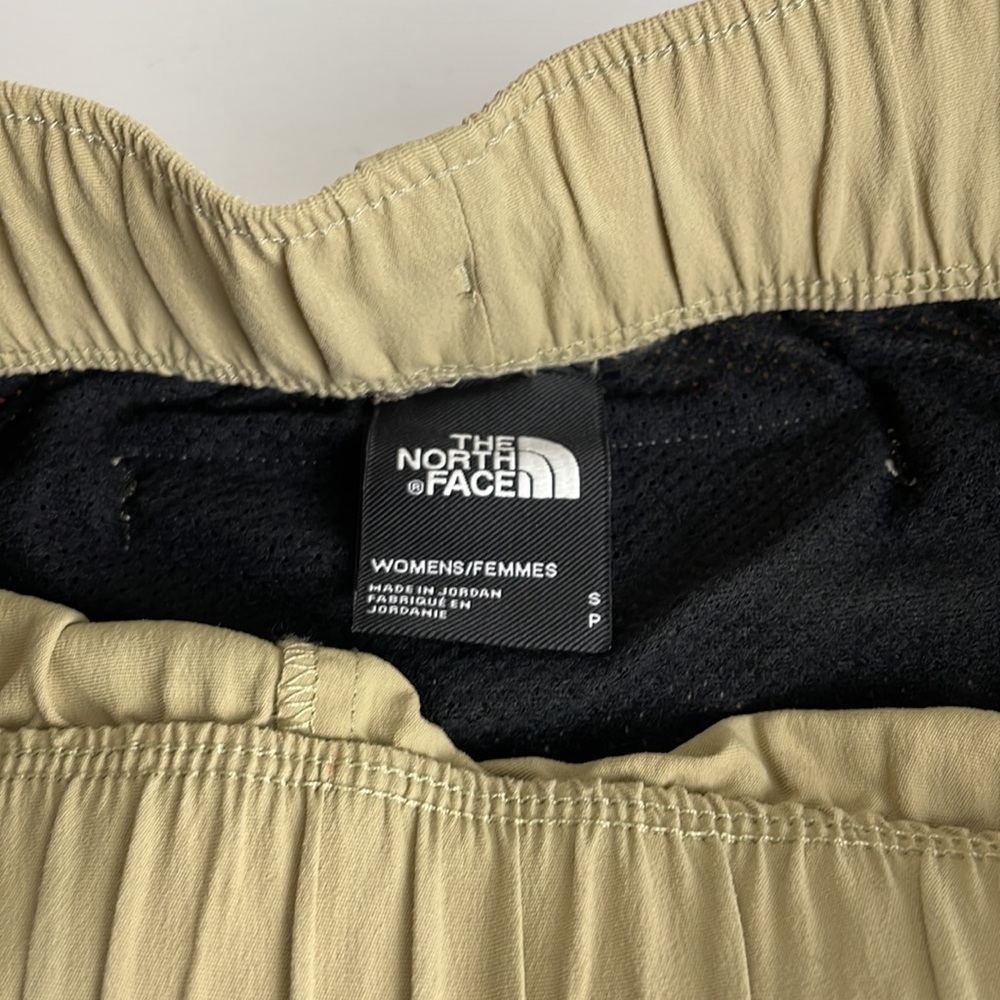 NWOT The North Face Shorts - Picture 3 of 3
